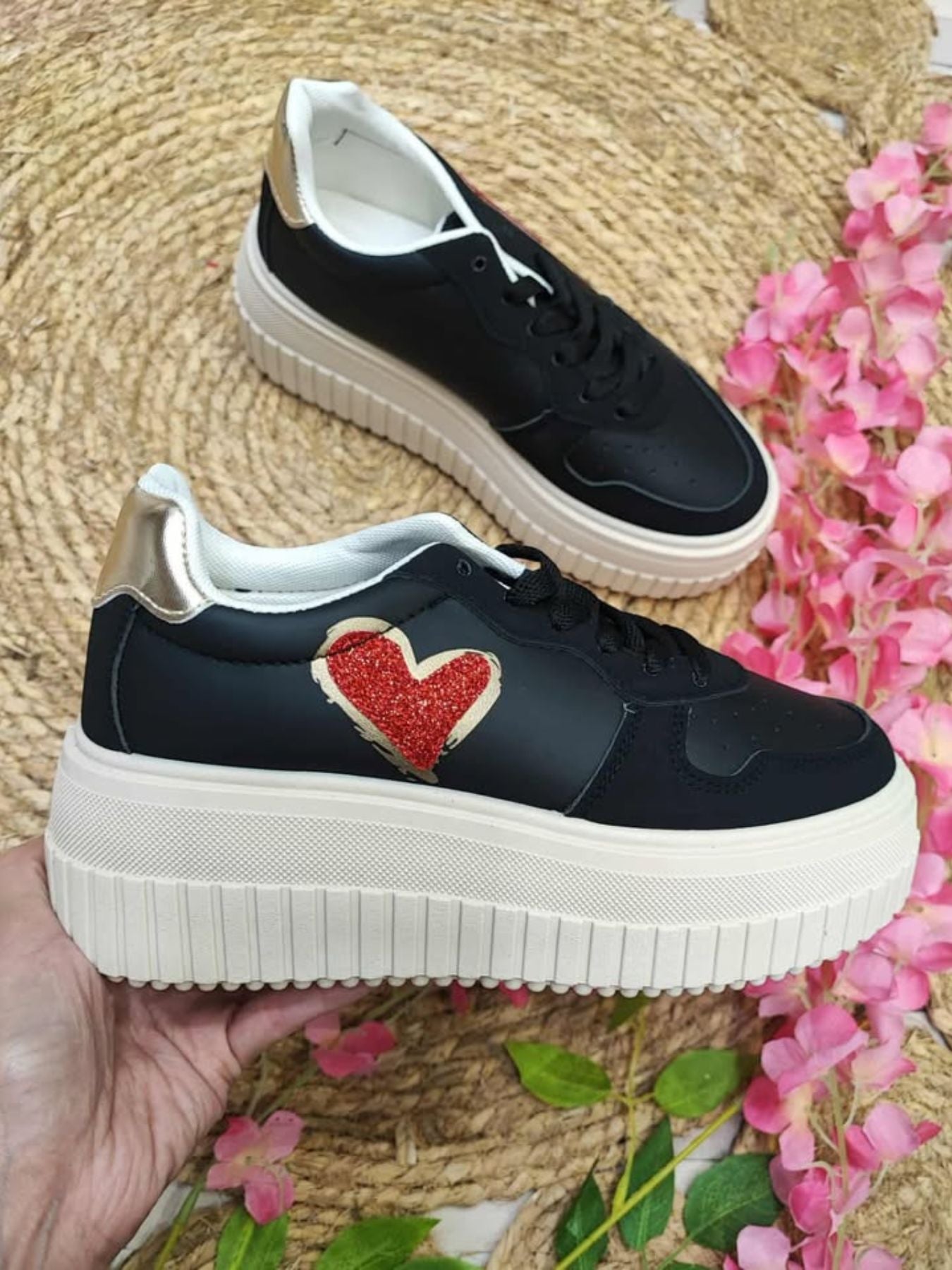 SNEAKER VICTORY - NEGRO Y BEIGE