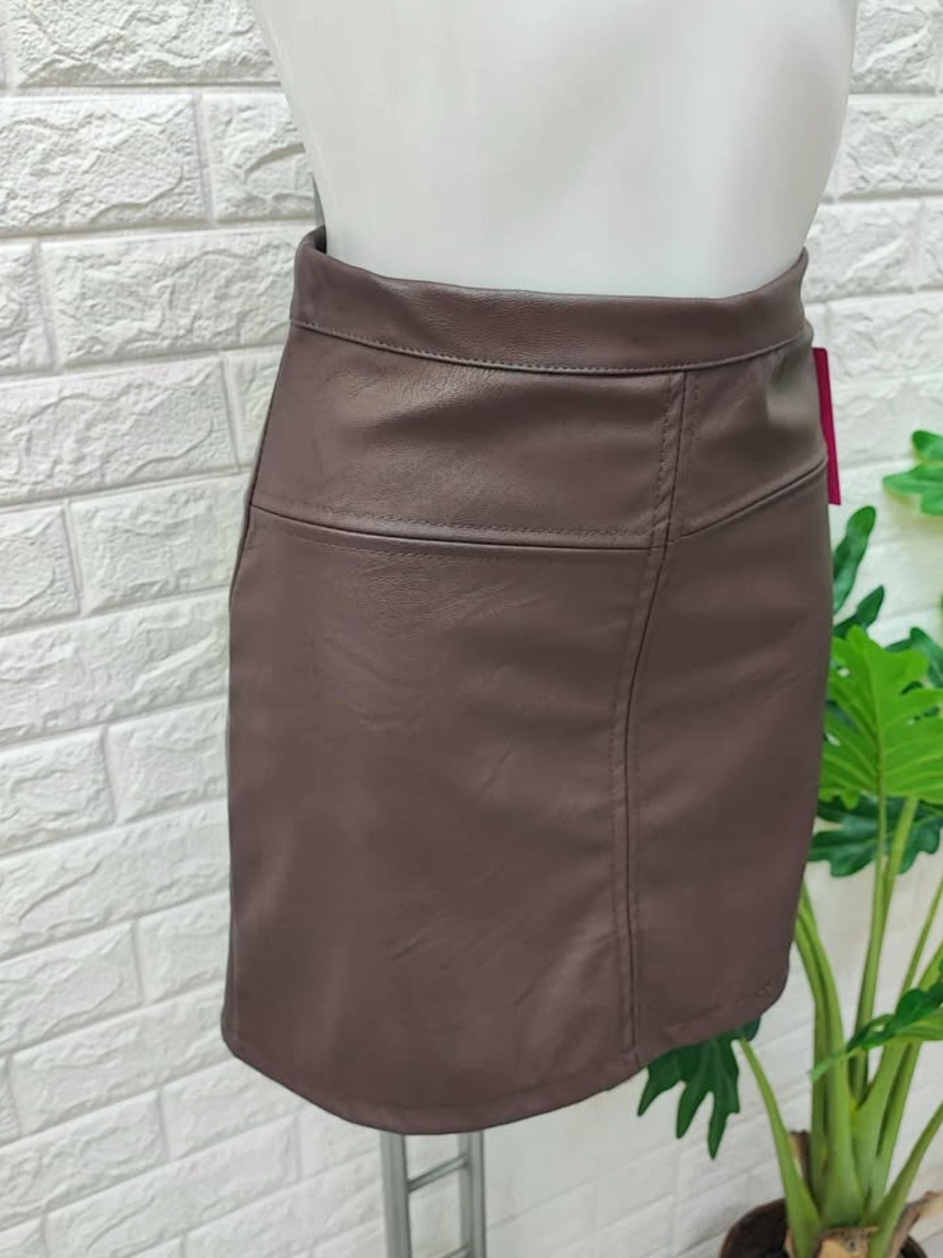 FALDA MENTA