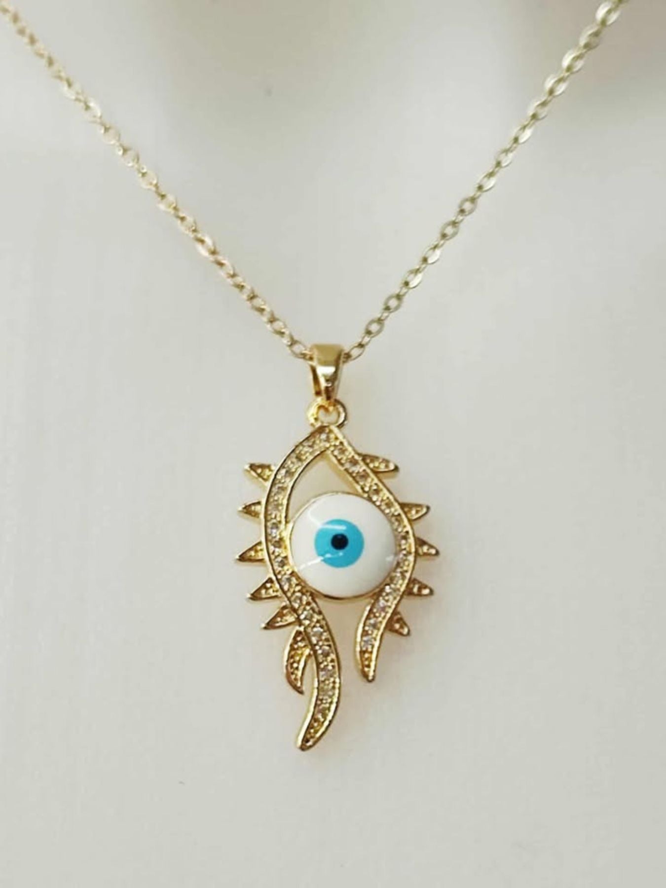 COLLAR EYES